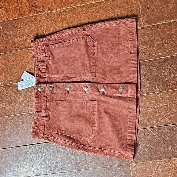 American Eagle Outfitters Dresses & Skirts - NWT AE sz 6 brown corduroy skirt. Super hi-rise a-line